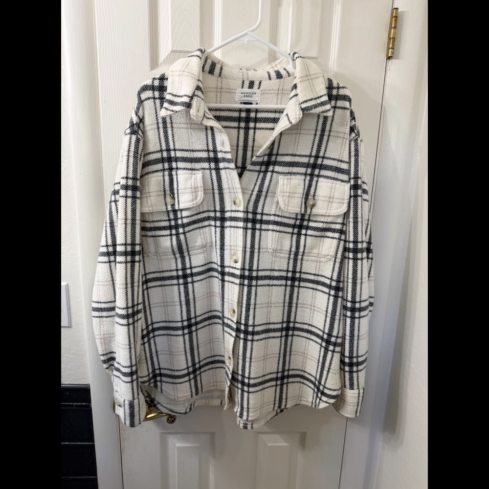 Woman’s American Eagle Outfitters Oversized Plaid Shirt Jacket. Size Large